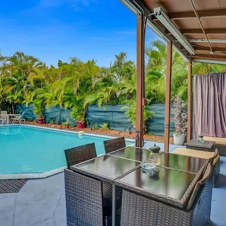 Central Stunning Villa With Heated Pool Cabana
